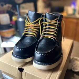 PORTLAND men’s boots